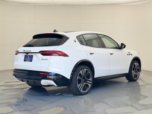 New 2025 Maserati Grecale Folgore image 2