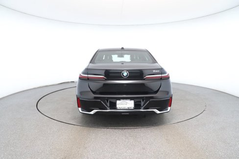 Used 2024 BMW 740i image 4
