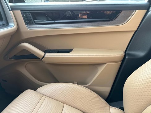 Certified 2024 Porsche Cayenne Coupe image 23