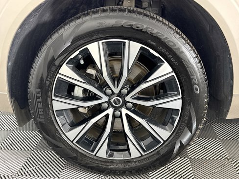 Used 2025 Volvo XC60 B5 Plus image 37