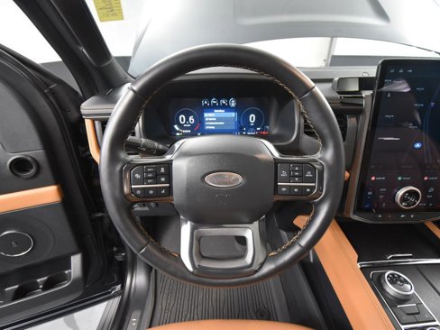 Used 2024 Ford Expedition Platinum image 28