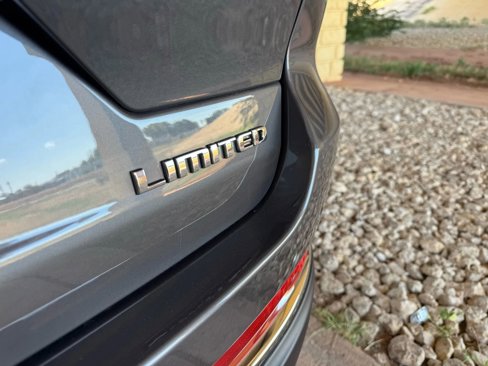 Used 2022 Jeep Grand Cherokee Limited image 23