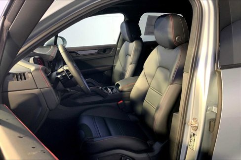 New 2026 Porsche Cayenne GTS image 5