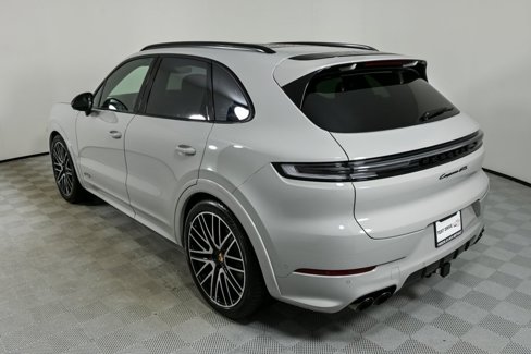New 2025 Porsche Cayenne GTS image 3