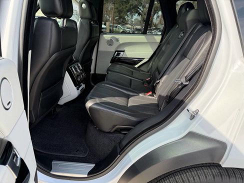 Used 2016 Land Rover Range Rover HSE image 24