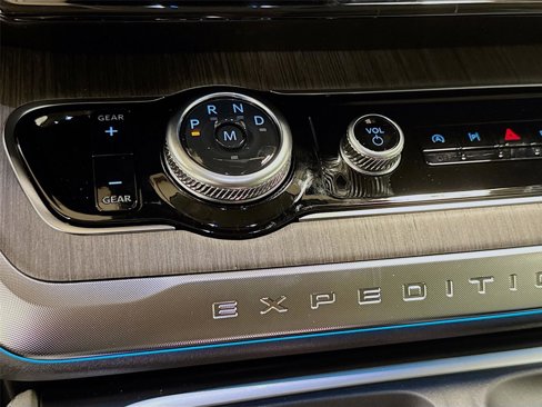 New 2025 Ford Expedition Platinum image 16
