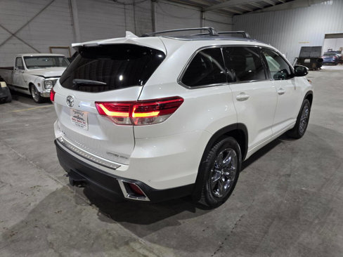 Used 2018 Toyota Highlander AWD V6 image 12