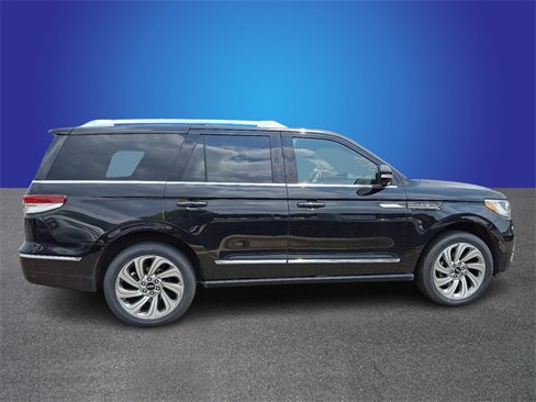 Certified 2024 Lincoln Navigator Premiere image 4