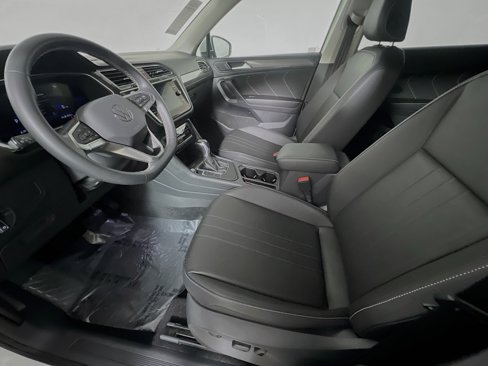 Used 2023 Volkswagen Tiguan SE image 15