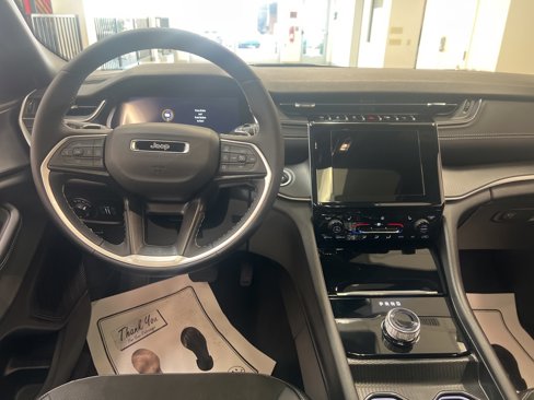 New 2025 Jeep Grand Cherokee L Altitude image 8
