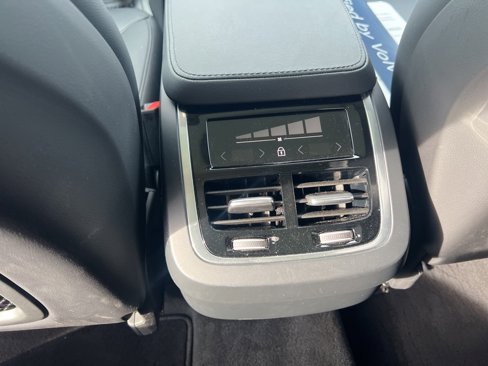 Certified 2025 Volvo XC90 B5 Core image 28