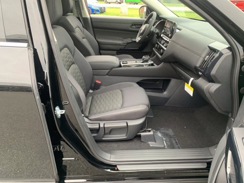 New 2025 Nissan Pathfinder SV w/ SV Premium Package image 33
