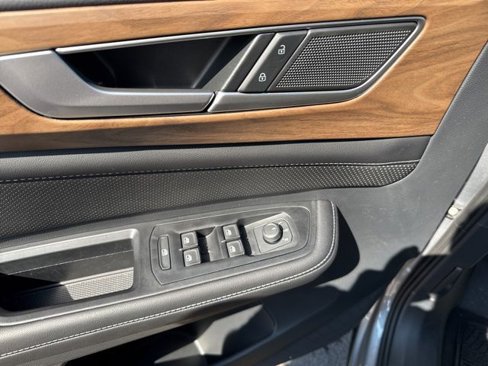 Certified 2025 Volkswagen Atlas SE image 10