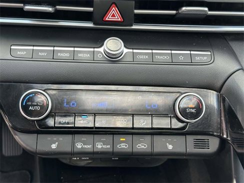 Certified 2024 Hyundai Elantra SEL w/ Convenience Package image 20
