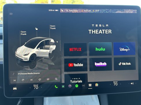 Used 2022 Tesla Model Y Long Range image 7
