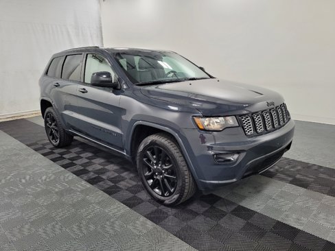 Used 2018 Jeep Grand Cherokee Altitude image 11