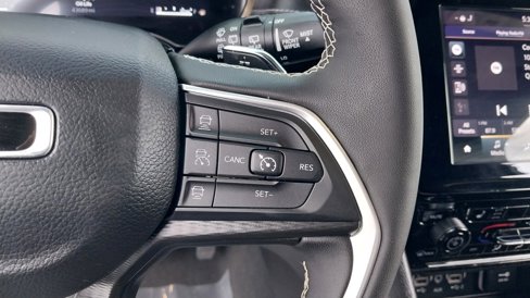 Used 2024 Jeep Grand Cherokee L Altitude image 22