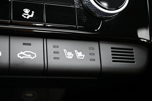 Used 2024 Hyundai Elantra Limited image 38