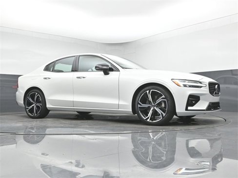 Used 2025 Volvo S60 B5 Plus w/ Protection Package Premier image 34