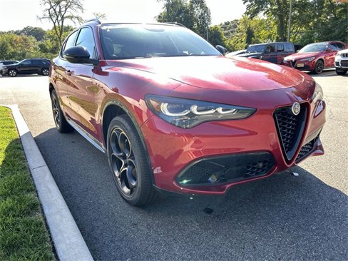 New 2025 Alfa Romeo Stelvio Sprint image 2