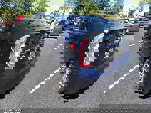 Used 2015 Toyota Prius Two image 9