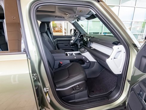 New 2025 Land Rover Defender 110 S image 43
