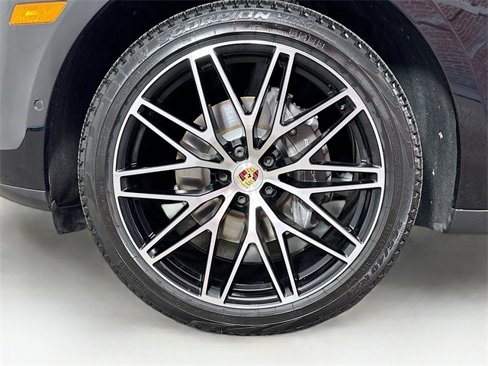 Used 2023 Porsche Macan Turbo image 25
