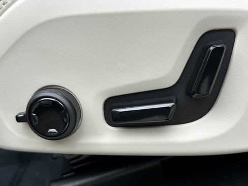New 2026 Volvo XC60 B5 Ultra w/ Protection Package image 30