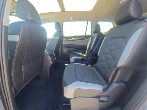 New 2025 Volkswagen Atlas Peak Edition SE image 3