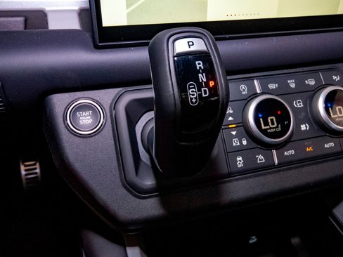 New 2025 Land Rover Defender 110 X image 27