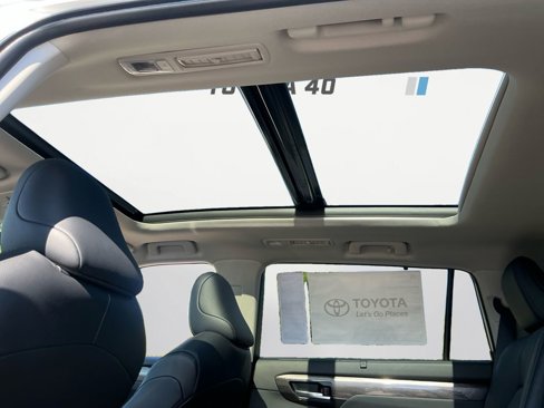 New 2025 Toyota Highlander Platinum image 19