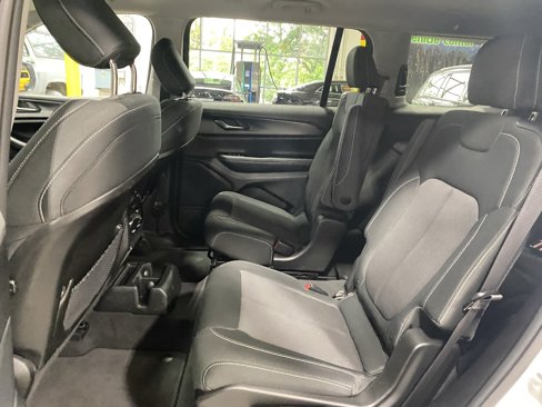 Used 2023 Jeep Grand Cherokee L Laredo image 15