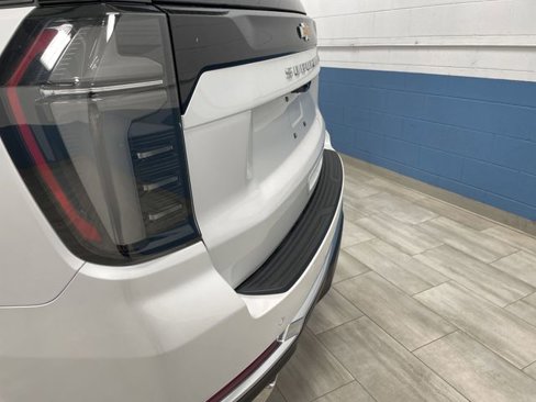 New 2025 Chevrolet Suburban High Country image 38