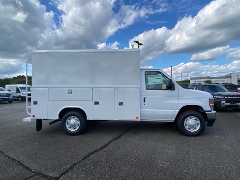 New 2026 Ford E-350 and Econoline 350 Super Duty w/ Power Equipment Group image 3
