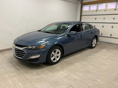 Used 2024 Chevrolet Malibu LT image 2