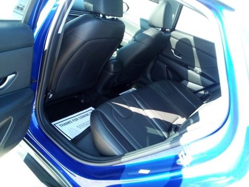 Used 2023 Hyundai Elantra Limited w/ Cargo Package image 12