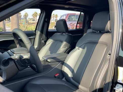 New 2025 Jeep Wagoneer Limited image 15