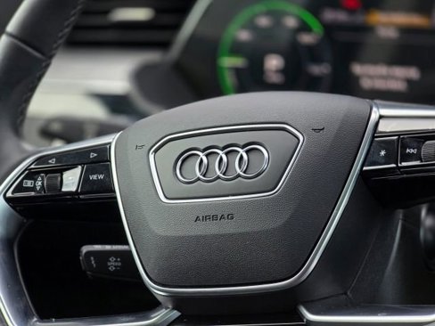 Used 2022 Audi e-tron Premium w/ Convenience Plus Package image 13