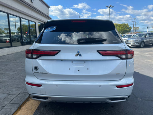 Used 2024 Mitsubishi Outlander SE Black Edition image 7