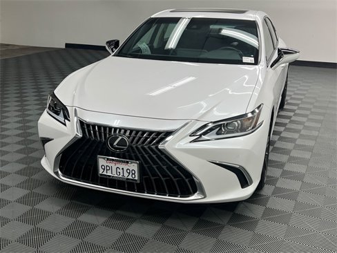 Certified 2025 Lexus ES 300h w/ Premium Package image 2