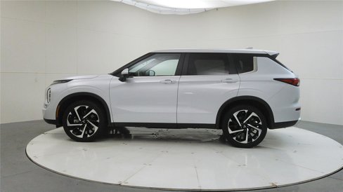 Used 2024 Mitsubishi Outlander SE image 4