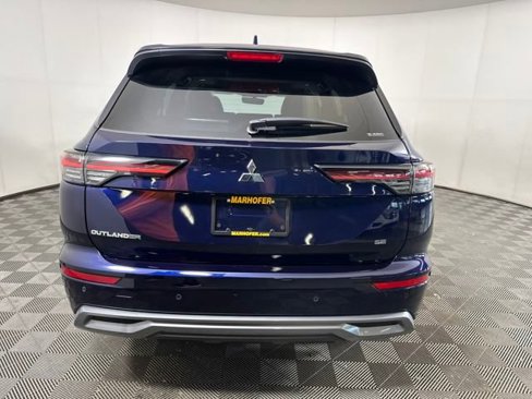 Used 2025 Mitsubishi Outlander SE image 4