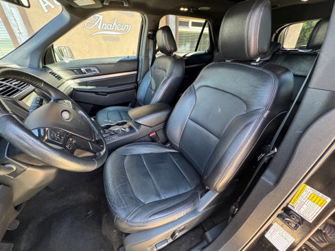 Used 2018 Ford Explorer XLT w/ Equipment Group 202A image 12