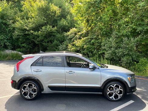 Used 2024 Kia Niro EX Touring image 6