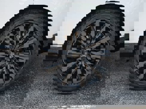New 2025 Land Rover Range Rover SV image 14