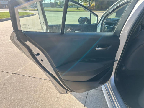 Used 2021 Toyota Corolla LE w/ Carpet Mat Package (TMS) image 32