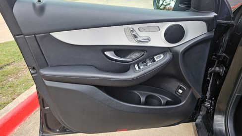 Used 2019 Mercedes-Benz GLC 300 w/ Premium Package image 25