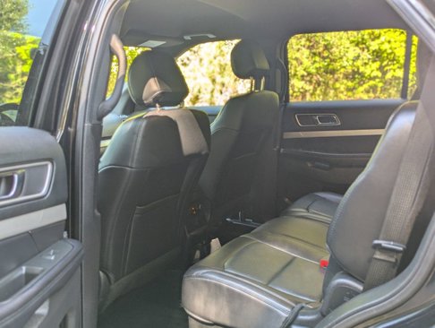 Used 2017 Ford Explorer XLT w/ Equipment Group 202A image 14