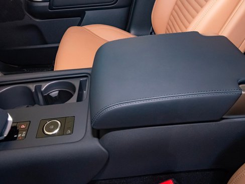 New 2025 Land Rover Discovery Metropolitan Edition image 32