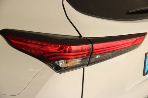 Used 2023 Toyota Highlander Limited image 14
